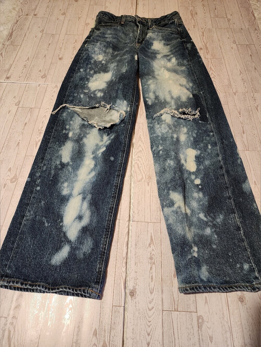 Old Navy Extra High-Waisted Wide-Leg Bleach Wash Distressed Jeans Size 2 Regular